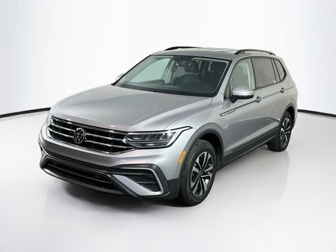 Used 2023 Volkswagen Tiguan S FWD image 3