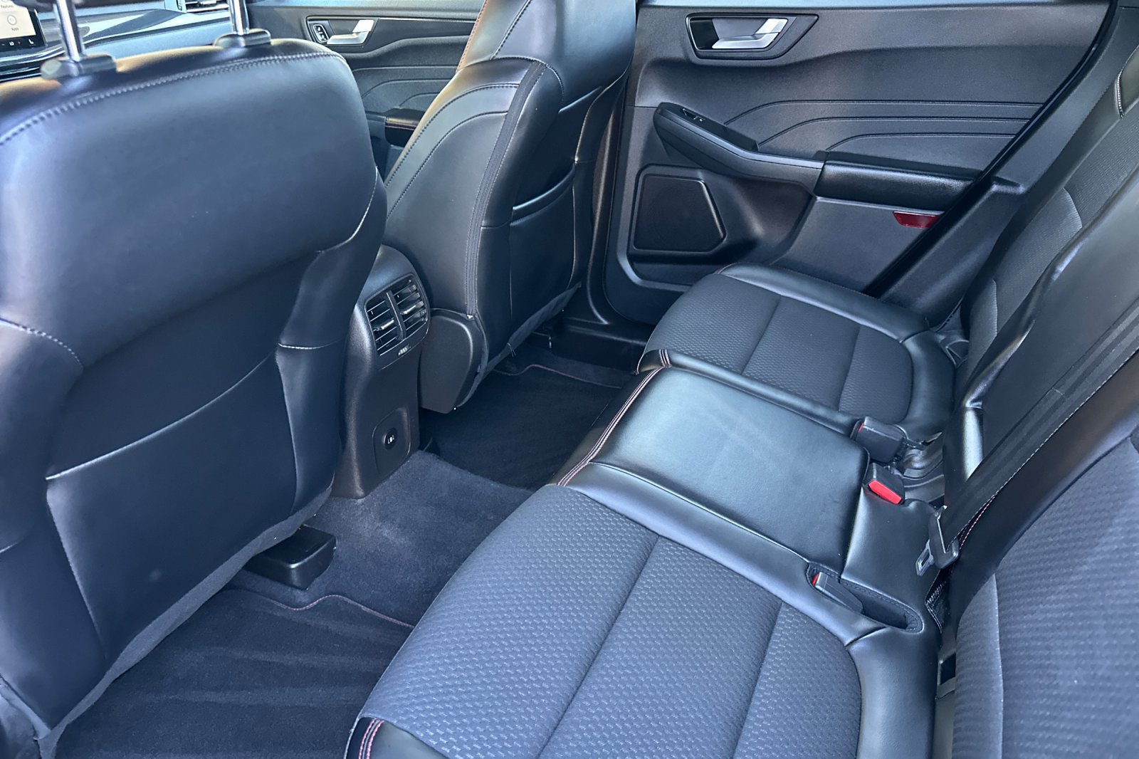 Used 2023 Ford Escape ST-Line w/ Tech Pack #1 FWD image 11