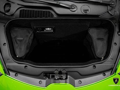 Used 2023 Lamborghini Huracan EVO image 5