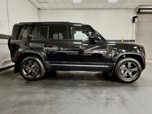 Used 2023 Land Rover Defender 110 SE AWD/4WD image 5
