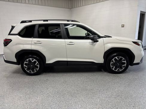 Used 2025 Subaru Forester Premium AWD/4WD image 8