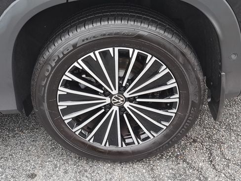 Certified 2025 Volkswagen Tiguan S FWD image 57