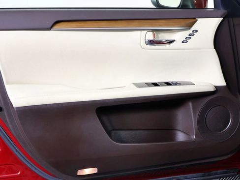 Used 2018 Lexus ES 300h w/ Luxury Package image 20