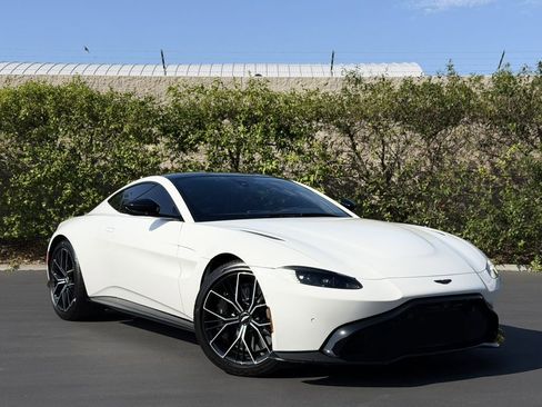 Used 2022 Aston Martin V8 Vantage Coupe RWD image 1