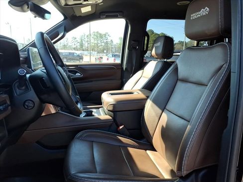 Used 2024 Chevrolet Suburban High Country image 15