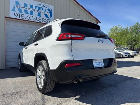 Used 2015 Jeep Cherokee Sport image 17