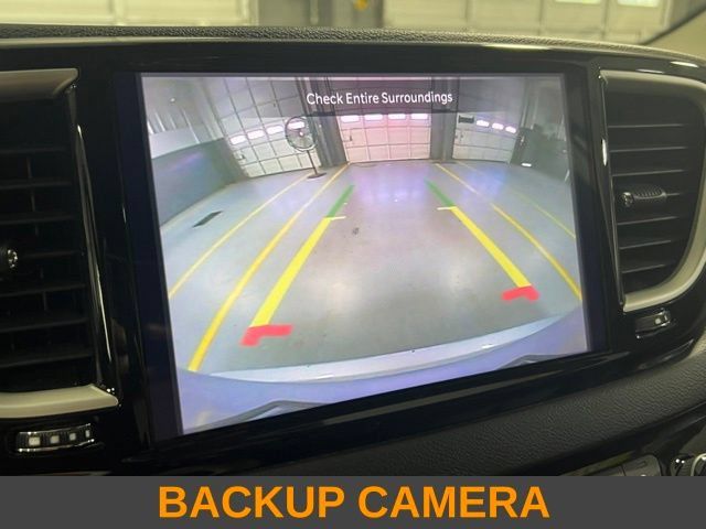 Used 2024 Chrysler Pacifica Touring-L FWD image 7