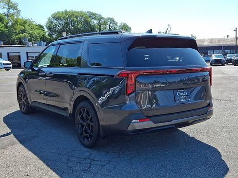 Used 2025 Kia Carnival SX w/ SX Dark Edition Package FWD image 7