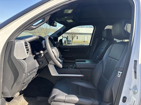 Used 2022 Toyota Tundra Platinum w/ Advanced Package AWD/4WD image 12
