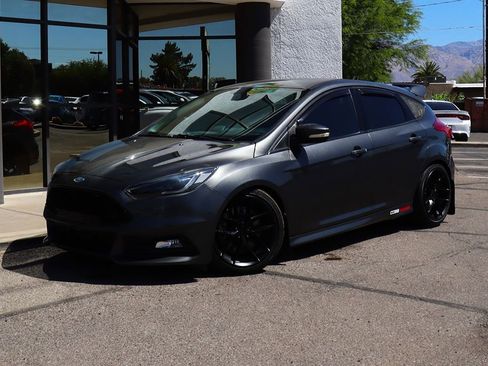 Used 2018 Ford Focus ST FWD image 2