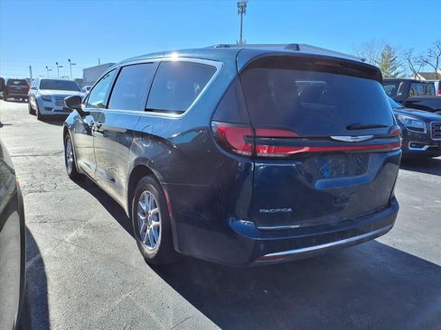 Used 2023 Chrysler Pacifica Touring-L image 4