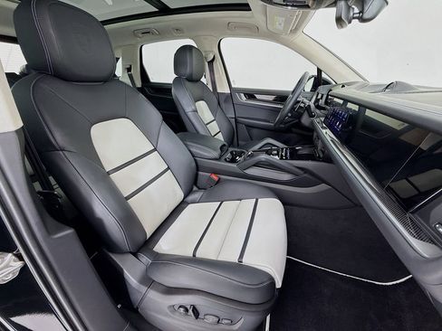 Certified 2026 Porsche Cayenne Turbo AWD/4WD image 30