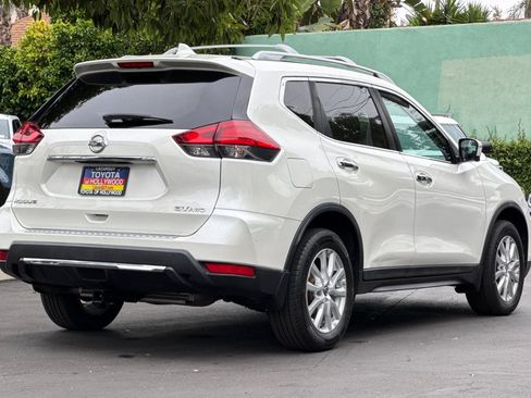 Used 2017 Nissan Rogue SV AWD/4WD image 4
