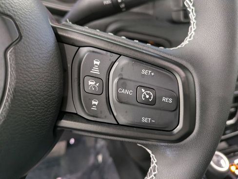 Used 2025 Jeep Gladiator Mojave AWD/4WD image 18