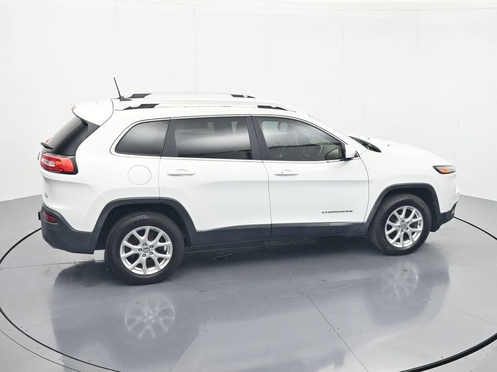 Used 2016 Jeep Cherokee Latitude FWD image 32