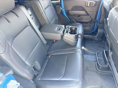 Used 2025 Jeep Wrangler Unlimited Rubicon AWD/4WD image 13