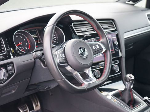 Used 2019 Volkswagen GTI SE image 12