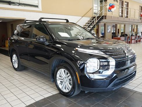 Used 2024 Mitsubishi Outlander ES image 16