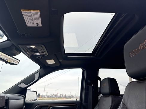 Used 2025 Chevrolet Silverado 1500 High Country image 26