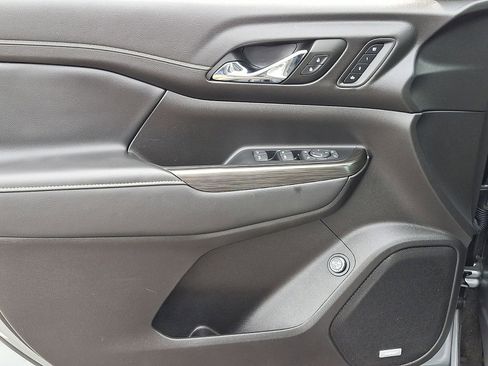 Certified 2023 GMC Acadia SLT w/ Preferred Package image 23