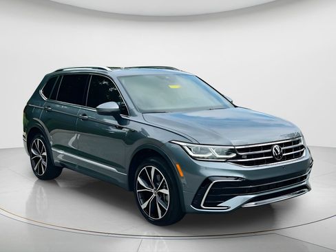 Used 2023 Volkswagen Tiguan SEL R-Line AWD/4WD image 3