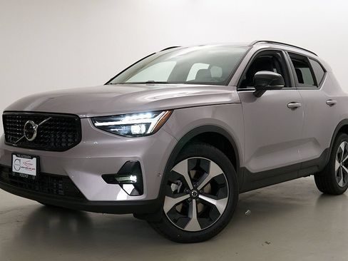 New 2026 Volvo XC40 B5 Plus w/ Climate Package AWD/4WD image 2