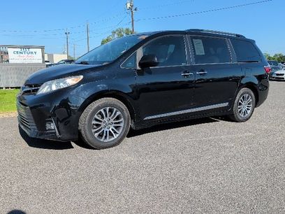 Used 2019 Toyota Sienna XLE w/ XLE Navigation Package