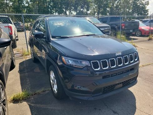 Used 2025 Jeep Compass Sport AWD/4WD image 3