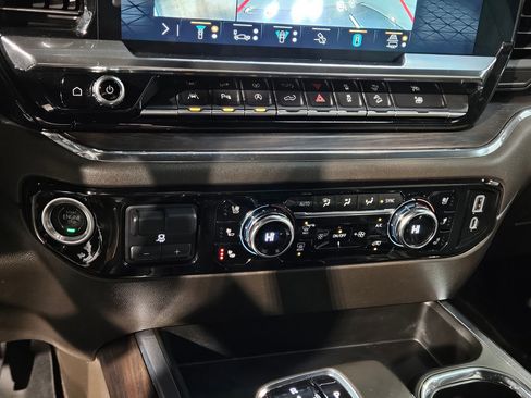 Used 2023 GMC Sierra 1500 SLT w/ SLT Premium Plus Package image 32