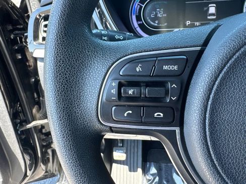 Used 2022 Kia Niro LX image 25