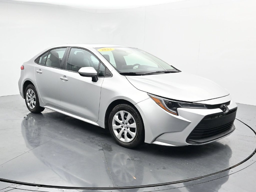 Used 2023 Toyota Corolla LE FWD image 2