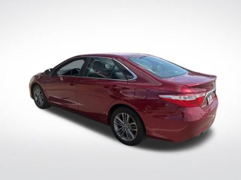 Used 2017 Toyota Camry SE image 3