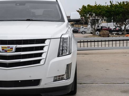 Used 2019 Cadillac Escalade ESV Premium Luxury RWD image 51