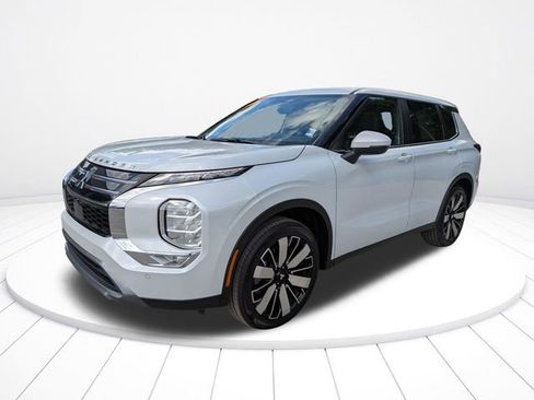 New 2026 Mitsubishi Outlander SE image 8