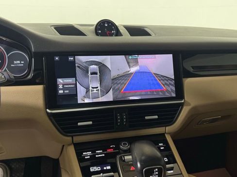 Used 2020 Porsche Cayenne image 34