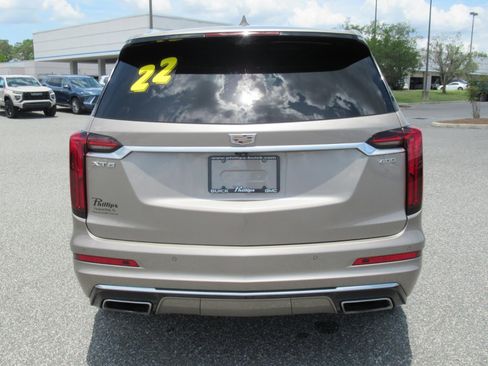 Used 2022 Cadillac XT6 Premium Luxury w/ Technology Package FWD image 6