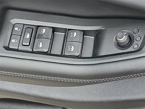 New 2025 Jeep Grand Cherokee L Limited image 29