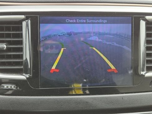 Used 2017 Chrysler Pacifica Touring-L w/ Tire & Wheel Group image 5