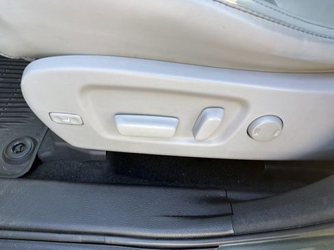Used 2017 Toyota Highlander XLE AWD/4WD image 17