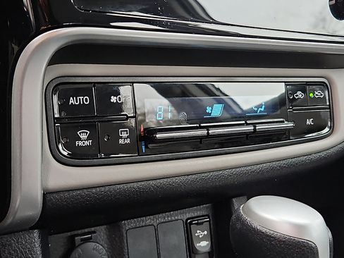 Used 2019 Toyota Corolla LE image 15