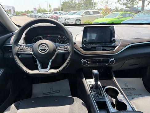 Used 2024 Nissan Altima 2.5 SV FWD image 22