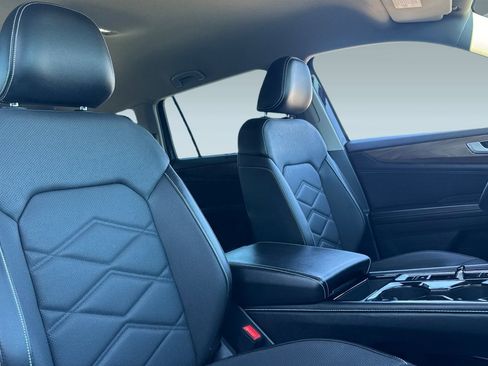 Used 2024 Volkswagen Atlas SE image 31