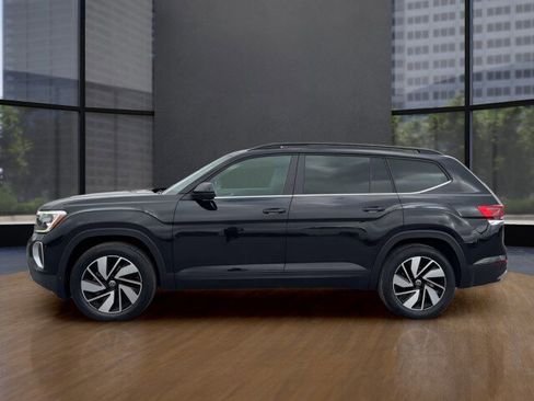 Used 2024 Volkswagen Atlas SE w/ Panoramic Sunroof Package FWD image 8