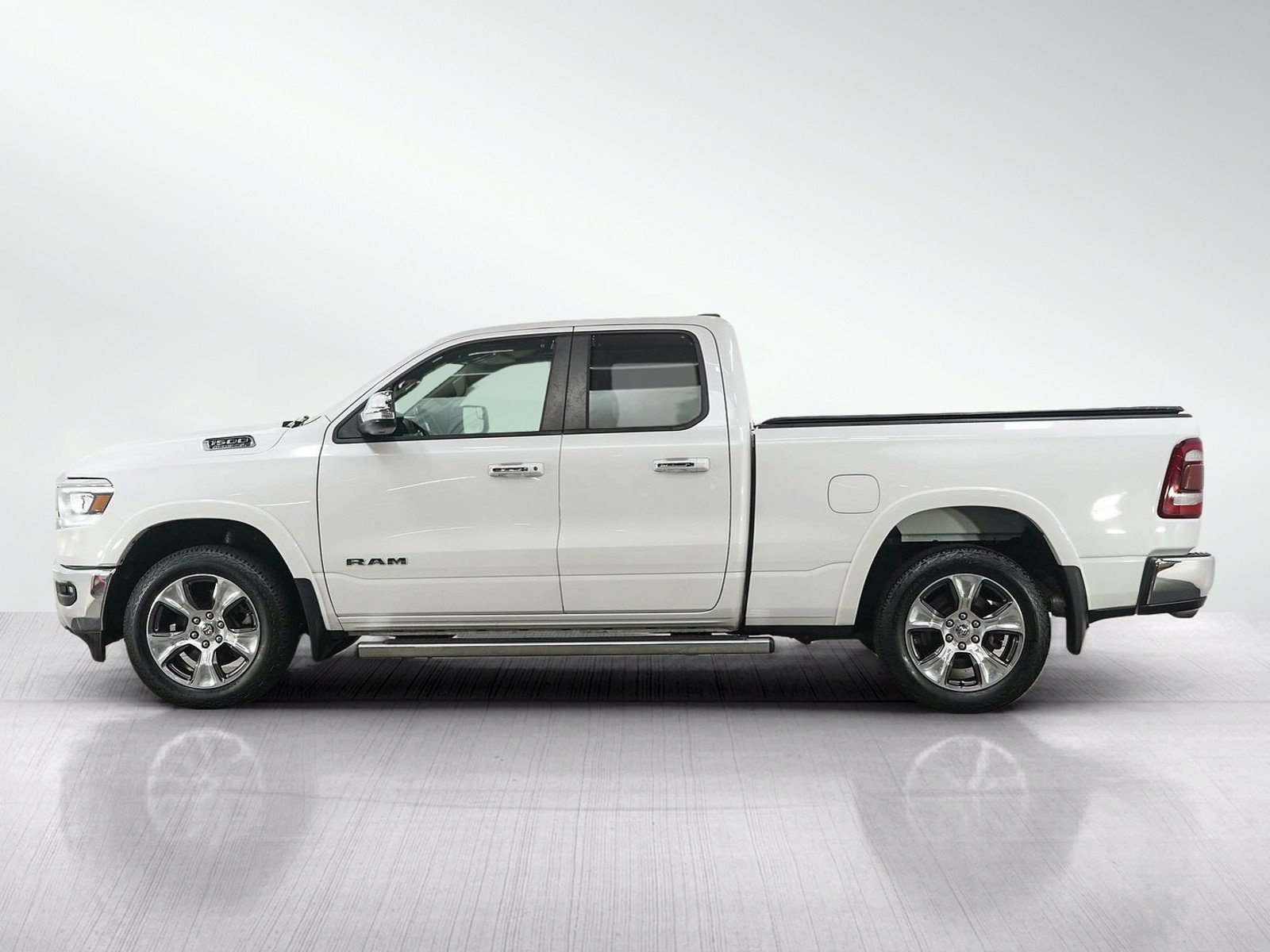 Used 2019 RAM 1500 Laramie AWD/4WD image 2