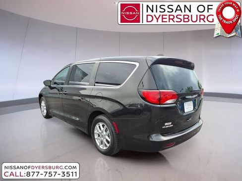 Used 2023 Chrysler Voyager LX FWD image 5