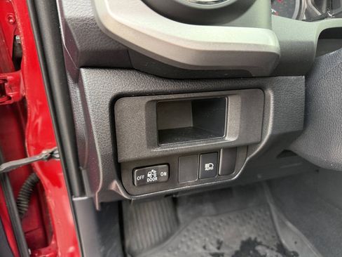 Used 2018 Toyota Tacoma SR5 AWD/4WD image 20
