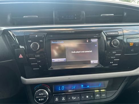 Used 2015 Toyota Corolla LE image 25