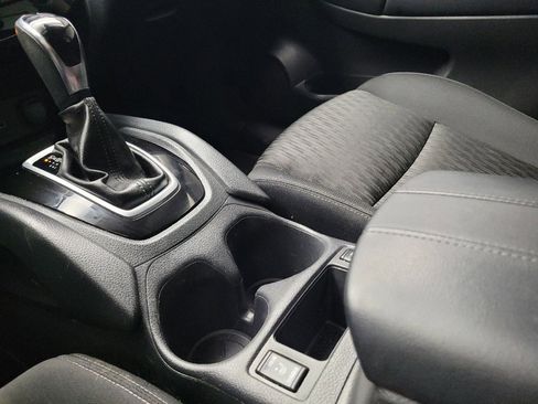 Used 2019 Nissan Rogue SV FWD image 26