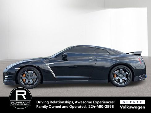 Used 2015 Nissan GT-R Black Edition AWD/4WD image 2