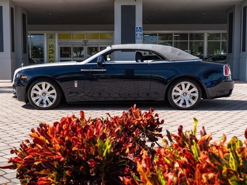 Used 2018 Rolls-Royce Dawn image 3
